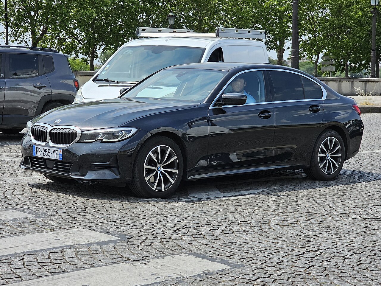 سيارة BMW الفئة الثالثة G20، صورة من عام 2023. صورة توضيحية: لا تصور العرض الأول أو الحدث الموصوف.