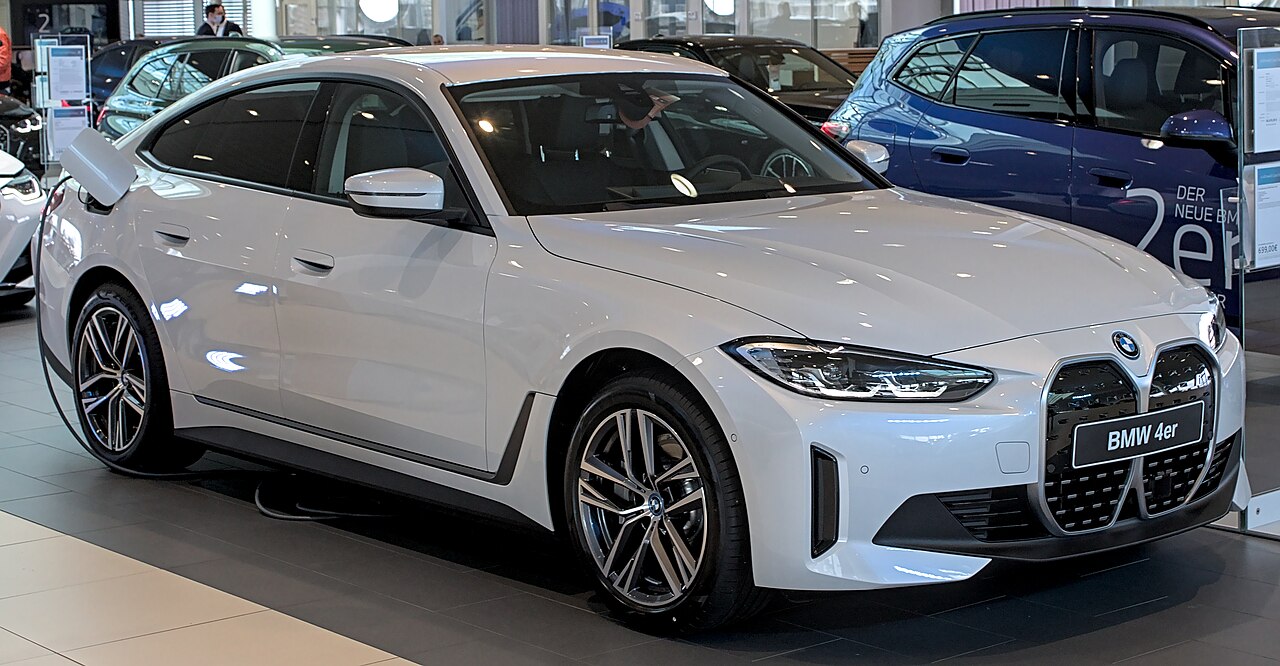 سيارة BMW i4، صورة من عام 2022. صورة توضيحية: لا تصور العرض الأول أو الحدث الموصوف.