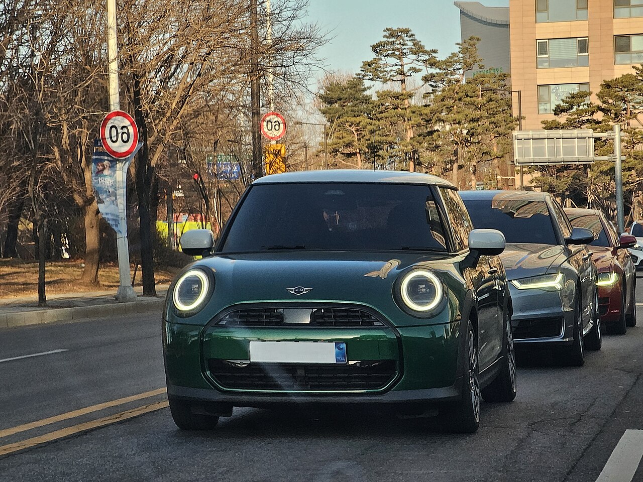 MINI Cooper F66, fotografie z roku 2025. Ilustrační fotografie: nezobrazuje popisovanou premiéru ani událost.