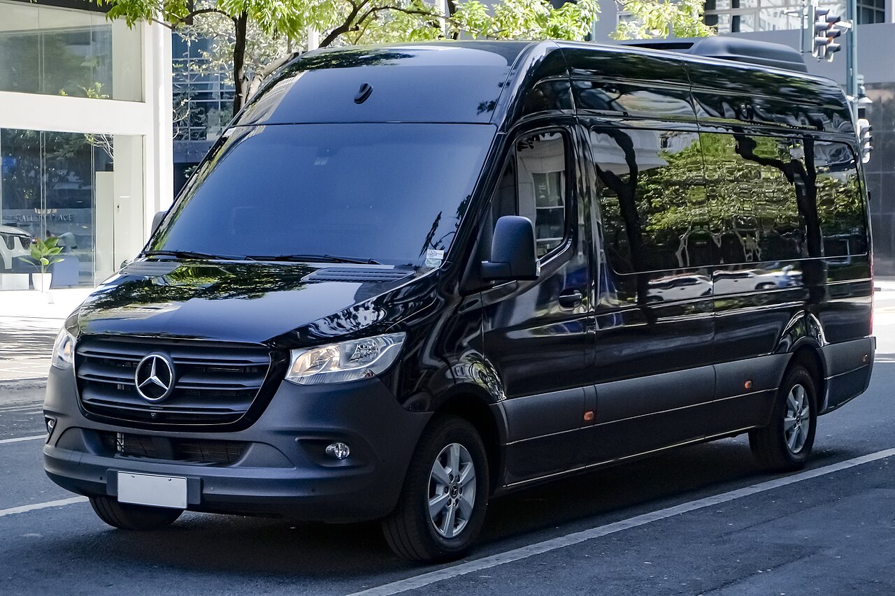 Dizel Mercedes-Benz Sprinter 317 CDI. Görsel örnek amaçlıdır: açıklanan galayı veya etkinliği göstermemektedir.