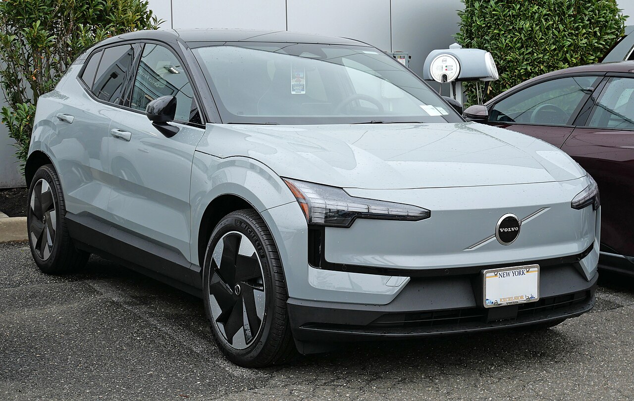 Volvo EX30 (Modelljahr 2025) für den US-Markt. Abbildung dient nur der Veranschaulichung und zeigt nicht die beschriebene Premiere oder Veranstaltung.